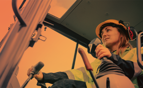 Advantages of Working With a Staffing Agency to Find Heavy Equipment Operators